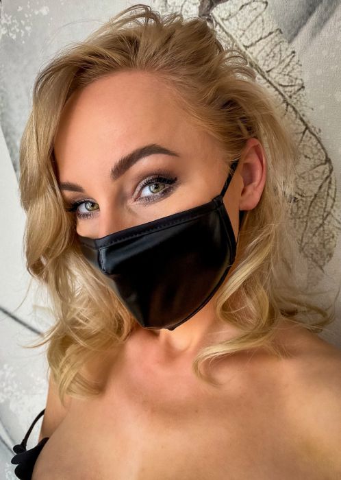 NOIR+%E2%80%93+FACE+MASK+BLACK+WET+LOOK